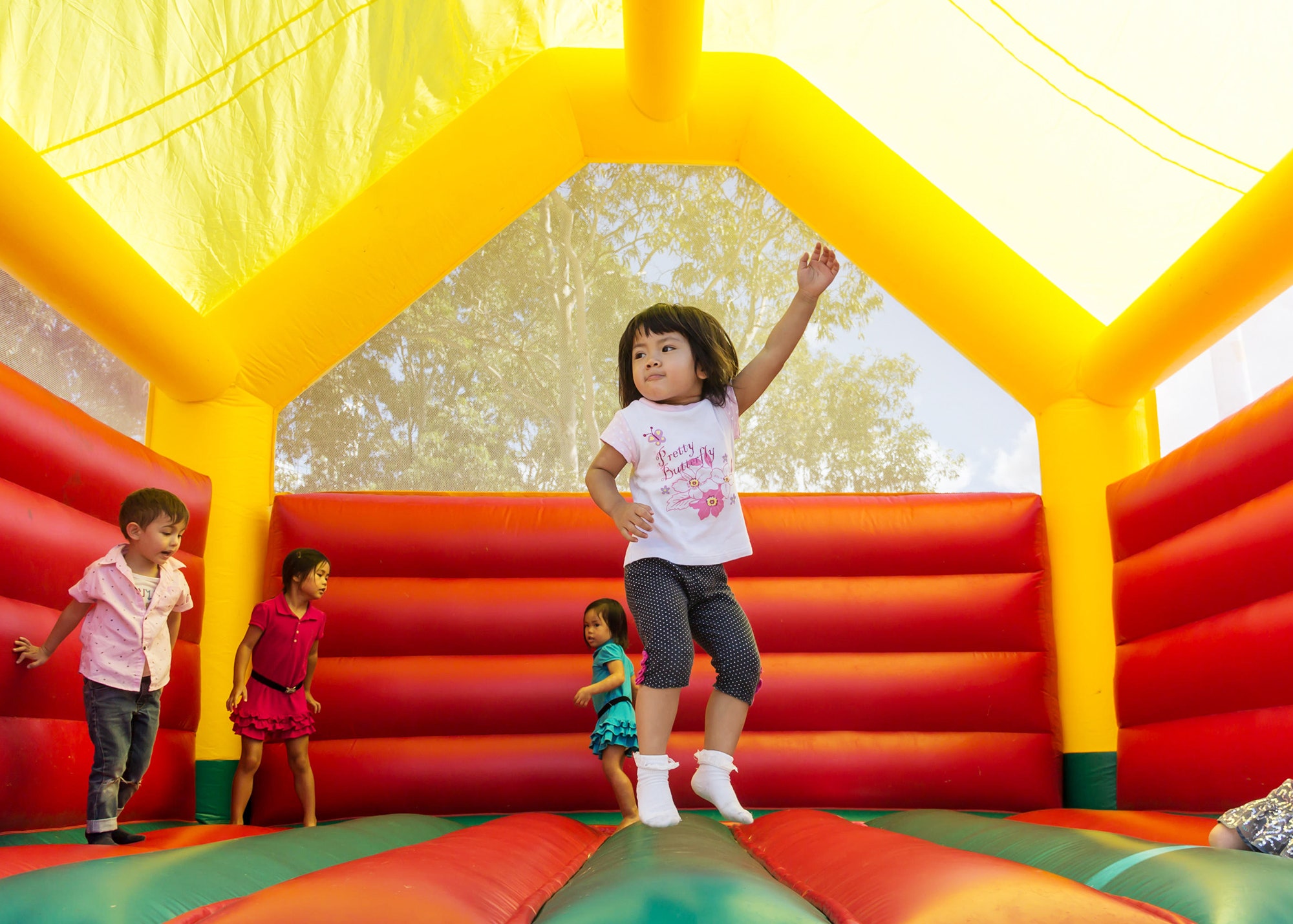 How to Choose Bounce House at Outdoor Party for Kids