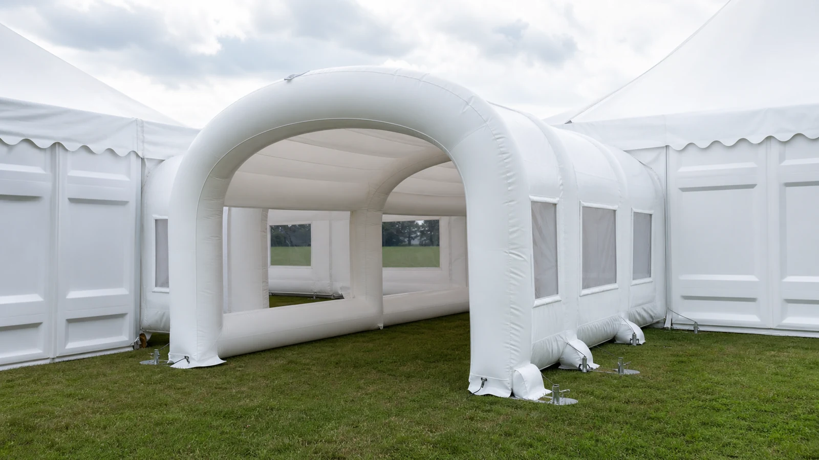 Inflatable Walkway Guide: Covered Linkways That Deploy Fast