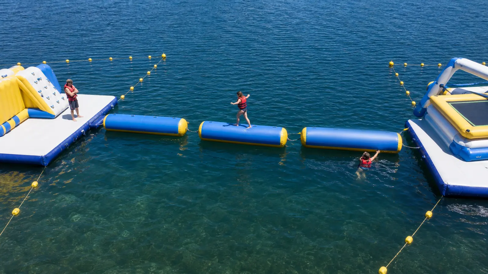 Water Park Floating Logs: Crossing Modules for Open-Water Aqua Parks