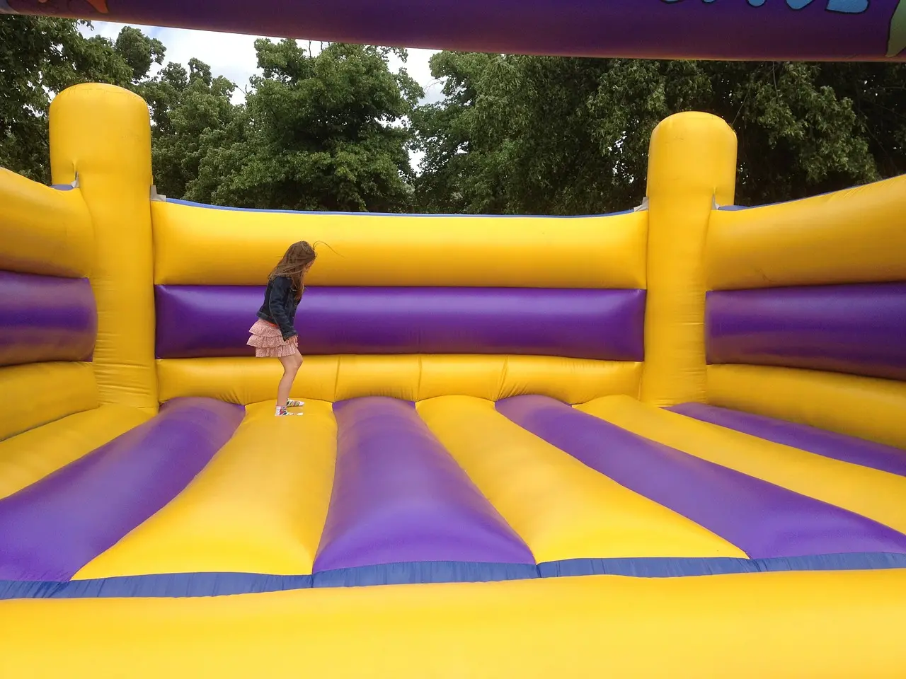A Guide To Safety Precautions For Inflatable Obstacle Course Customers