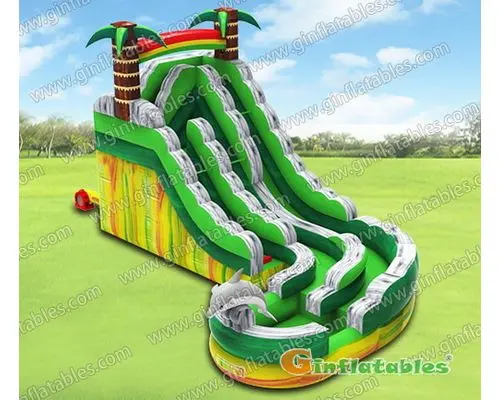 Curved water slide